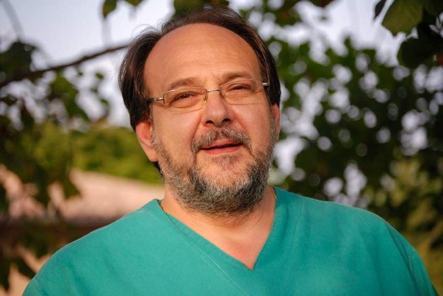 Le DV Renoult rejoint l'équipe pour développer les services aux animaux de compagnie. Le DV Renoult rejoint l'équipe pour développer les services aux animaux de compagnie.